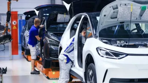 Volkswagen planira radikalnu reorganizaciju: Drastične promjene u upravljačkom kadru i sistemu nagrađivanja do 2027. godine