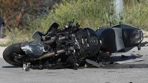 Motocikl sletio s ceste na M-17, dvije osobe povrijeđene