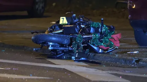 Motociklista bez vozačke dozvole te&scaron;ko povrijeđen u sudaru u Vogo&scaron;ći, prevezen na KCUS