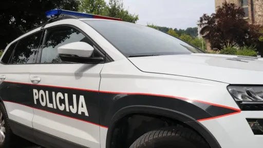 Saobraćajna nesreća u Gnojnici: Jedna osoba poginula, tri povrijeđene, saobraćaj obustavljen