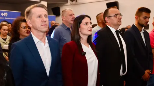 Jelena Trivić na skupu Narodnog fronta ističe zapostavljanje građana Republike Srpske tokom 20 godina vlasti