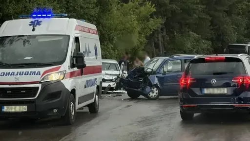 Stradali vozač pre&scaron;ao u suprotnu traku u saobraćajnoj nesreći kod Banje Luke