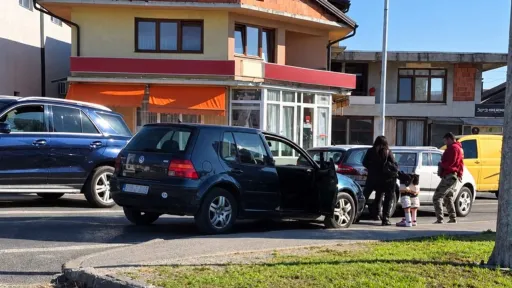 Saobraćaj otežan na Maloj Lisi u Cazinu zbog nesreće kod benzinske pumpe Gazprom