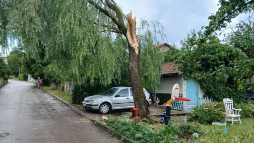 Olujno nevrijeme uzrokovalo &scaron;tetu na porodičnim objektima u Tomislavgradu