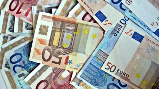 Istraživanja pokazuju kako se novac na tekućim računima građana razlikuje prema starosnim grupama i trendovima štednje