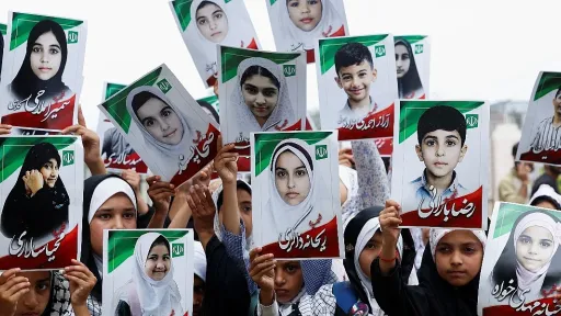 Iranska televizija prikazala pogrebnu povorku za 34 djece ubijene u napadu na &scaron;kolu u Minabu