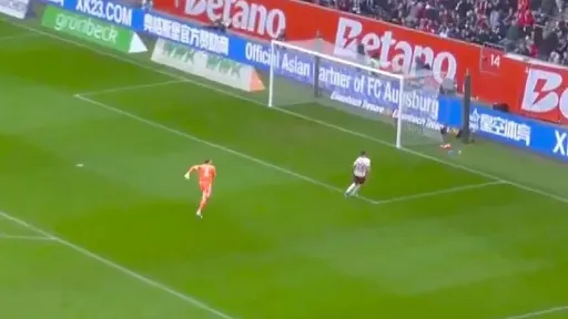 Manuel Neuer napravio grešku koja je dovela do gola Augsburga u 6. sekundi utakmice protiv Bayerna