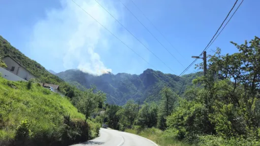 Helikopter Oružanih snaga BiH angažovan zbog požara kod Jablanice