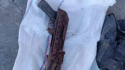 Policija u Doboju uhapsila D. R. i zaplijenila drogu, oružje i novac tokom pretresa 8. septembra