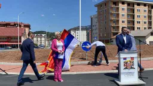 Na otvaranju kružnog toka svi važni ljudi SNSD osim jednog