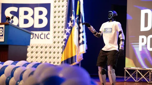Na predizbornom skupu SBB-a u Sarajevu predstavljen robot Robi koji je govorio o Fahrudinu Radončiću i umjetnoj inteligenciji