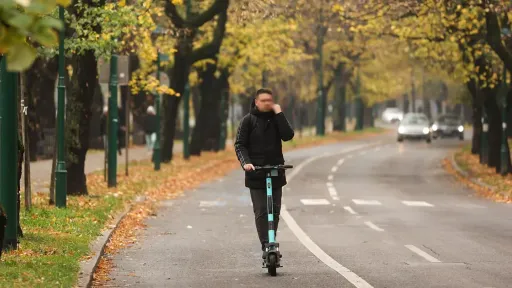 Parlamentarna skup&scaron;tina BiH razmatrat će izmjene zakona o električnim romobilima 22. jula, uz propisanu dobnu granicu od 14 godina za vozače