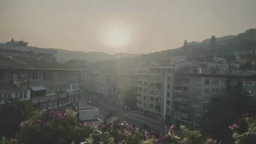Povišeni nivoi zagađenja zraka u Sarajevu uslijed prašine iz Sahare, preporučuje se izbjegavanje izlazaka za osjetljive grupe