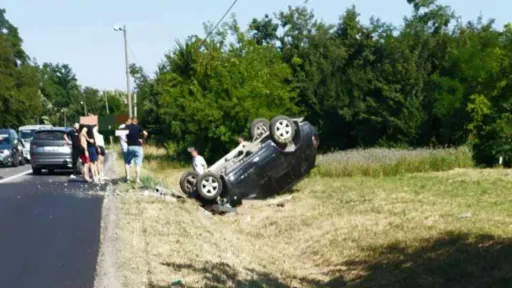 Jo&scaron; jedna saobraćajna nesreća u BiH: Vozilo se prevrnulo na krov u Suvom Polju
