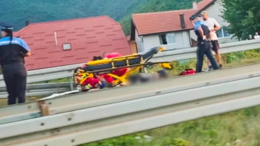 Motociklista poginuo u saobraćajnoj nesreći na M-17 u Vukovićima, saobraćaj obustavljen