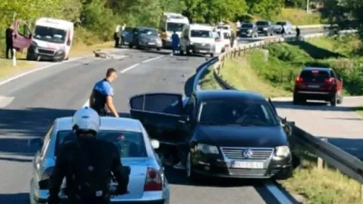 Saobraćajna nesreća u Brankovićima: Povrijeđena jedna osoba u sudaru četiri vozila