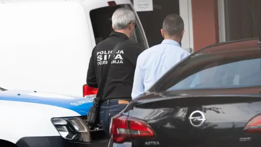 Velika akcija SIPA-e: Uhapšeno više službenika UIO-a, poznato za šta se terete