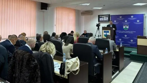 Vlada Unsko-sanskog kantona smijenjena, novi premijer Ibrahim Dizdarić očekuje imenovanje ministara