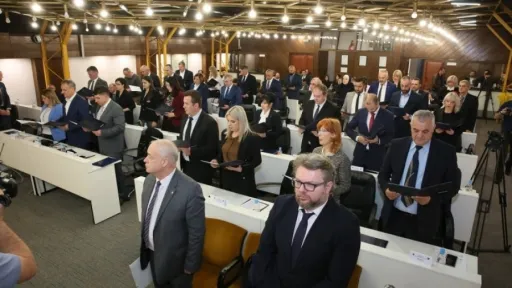 Prema projekcijama, SDA bi mogla osvojiti 15 mandata u Skupštini ZDK, dok SBiH ulazi s tri, a SBB ostaje bez zastupnika
