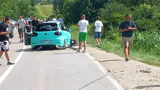 Vi&scaron;e osoba povrijeđeno u sudaru pet vozila na magistralnom putu Gradačac &ndash; Srebrenik, saobraćaj obustavljen