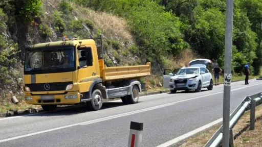 Sudar kamiona i automobila na M-17 kod Bunskih kanala usporio saobraćaj
