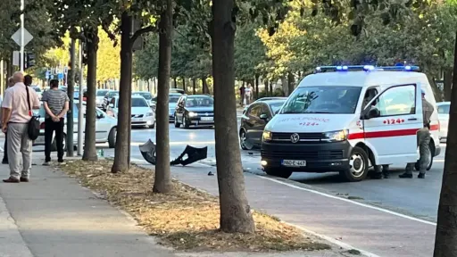 Saobraćajna nesreća u Sarajevu: Jedna osoba prevezena u bolnicu nakon sudara dva vozila