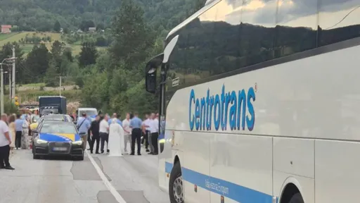 Fizički sukob u Rogou&scaron;ićima potpuno obustavio saobraćaj na putu Sarajevo&ndash;Sokolac