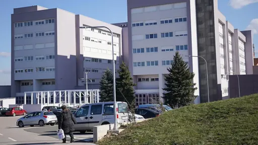 Mlađi pacijent hospitalizovan nakon gu&scaron;enja na bazenu u Prnjavoru, priključen na respirator