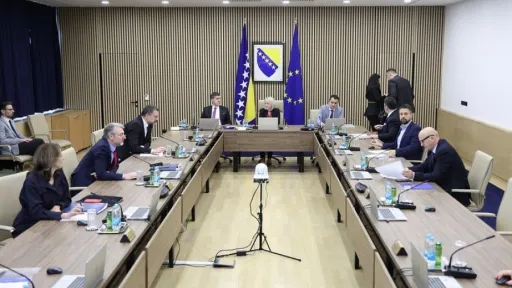 BUDUĆIM MINISTRIMA ĆE KAŠIKE UPASTI U MED: Osnovne plate od 4.300 do 6.200 KM, a na sve to dobiće i dodatne naknade