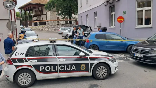 Izgorjela dva automobila u centru Sarajeva