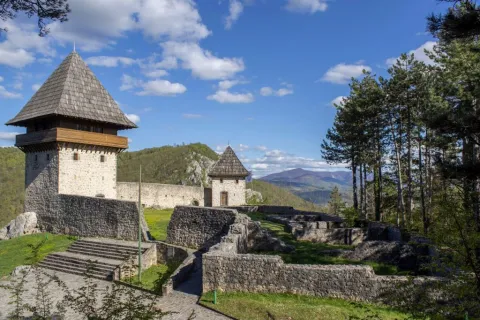 Stari grad Ključ iznad rijeke Sane